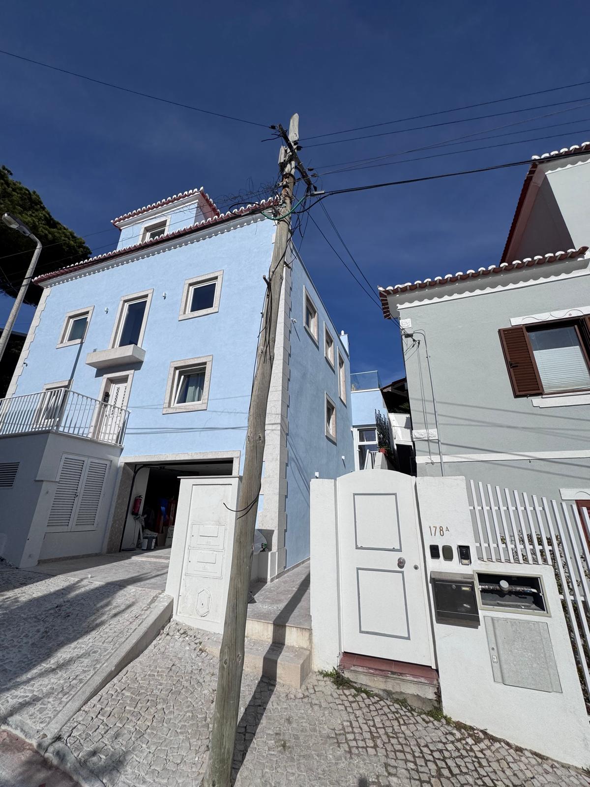 Obra real Multigesso — moradia em Lisboa após remodelação completa